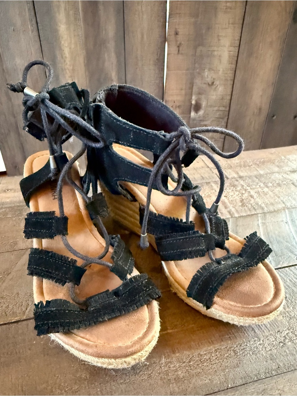 Minnetonka Strappy Espadrille Wedge Sandals in Black US Size 7